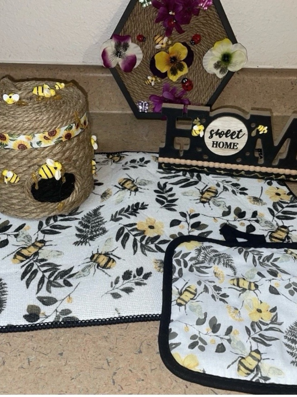 Bee Print Home Accent Mat and Pot Holder Set - Yellow & Black